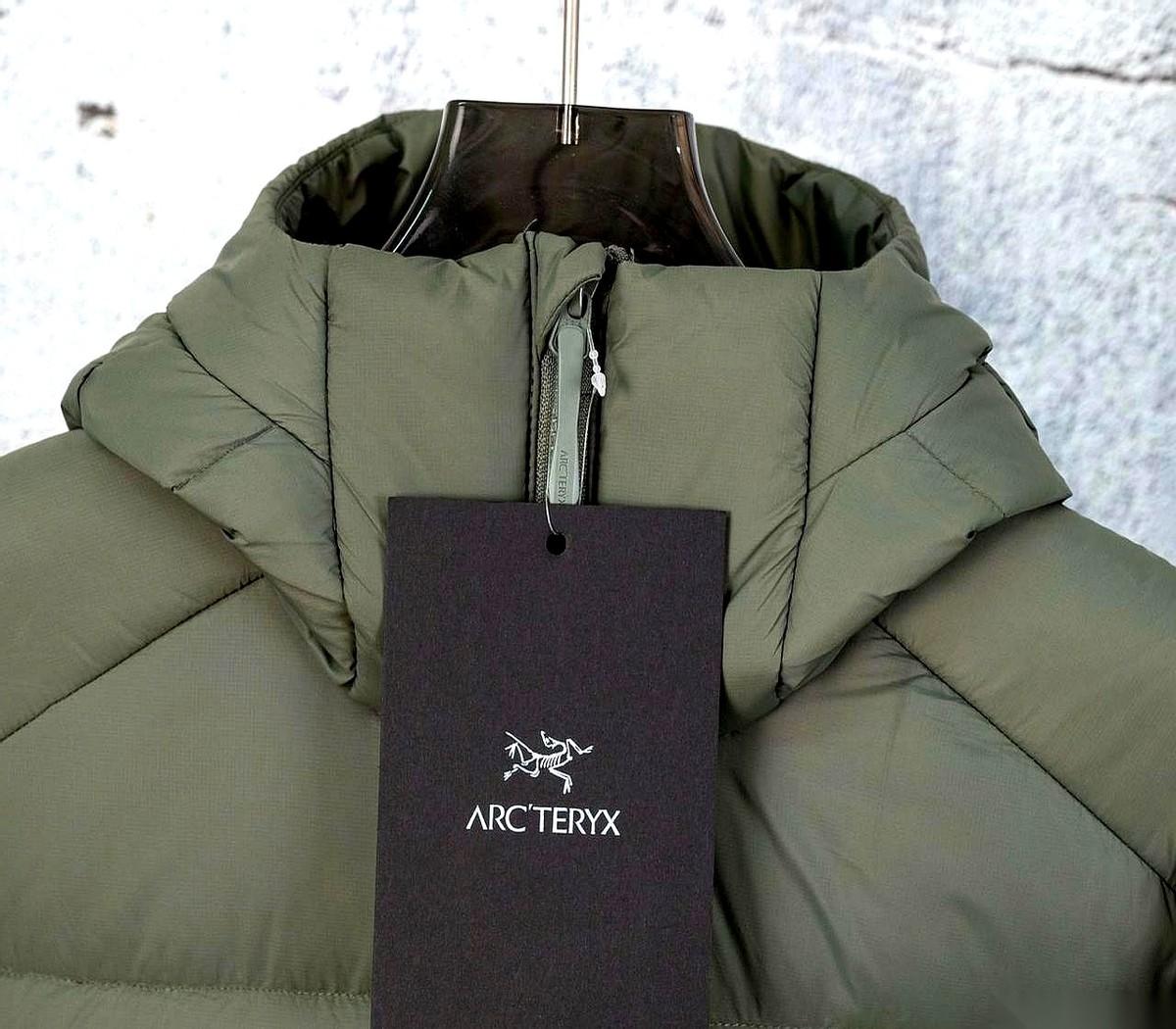 你以为户外店里那几千上万的冲锋衣，颜色是让你随便挑的？以前，老手们抢的都是荧光