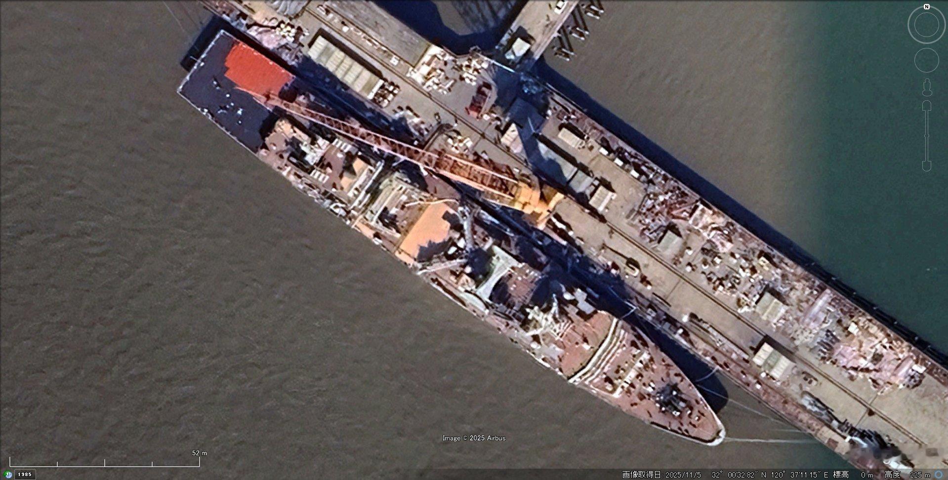 一艘在江苏某船厂舾装的903A综合补给舰现在造它的船厂舾装位置不足，租下了这个