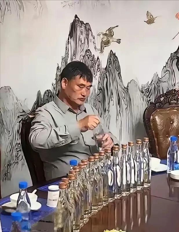 看到朱之文演出后的这顿饭，终于明白他为什么能长红了。主办方请他喝30块钱一瓶的光