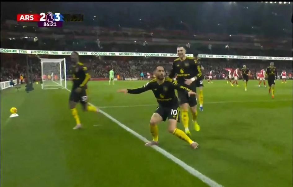 英超积分榜更新:曼联凭借客场3:2击败阿森纳，让积分榜形势发生了微妙的变化，曼联