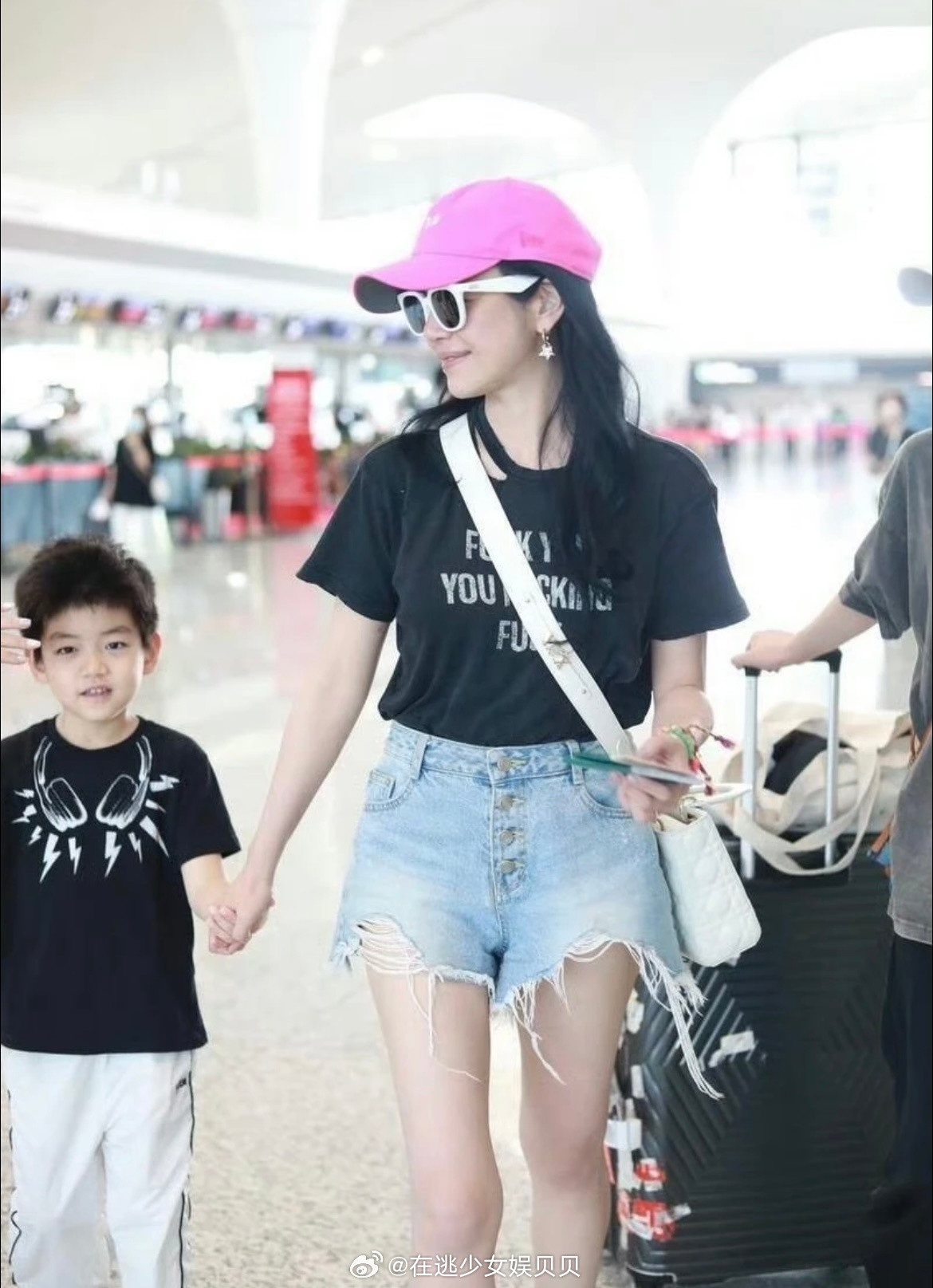 陈妍希和儿子，好像陈晓