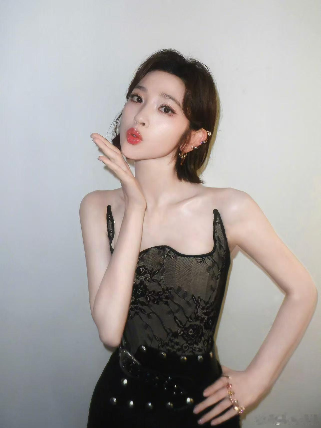 唐艺昕直播被叫妈妈谁说温柔是软肋？唐艺昕的温柔是最动人的底气！直播里接住粉丝可爱