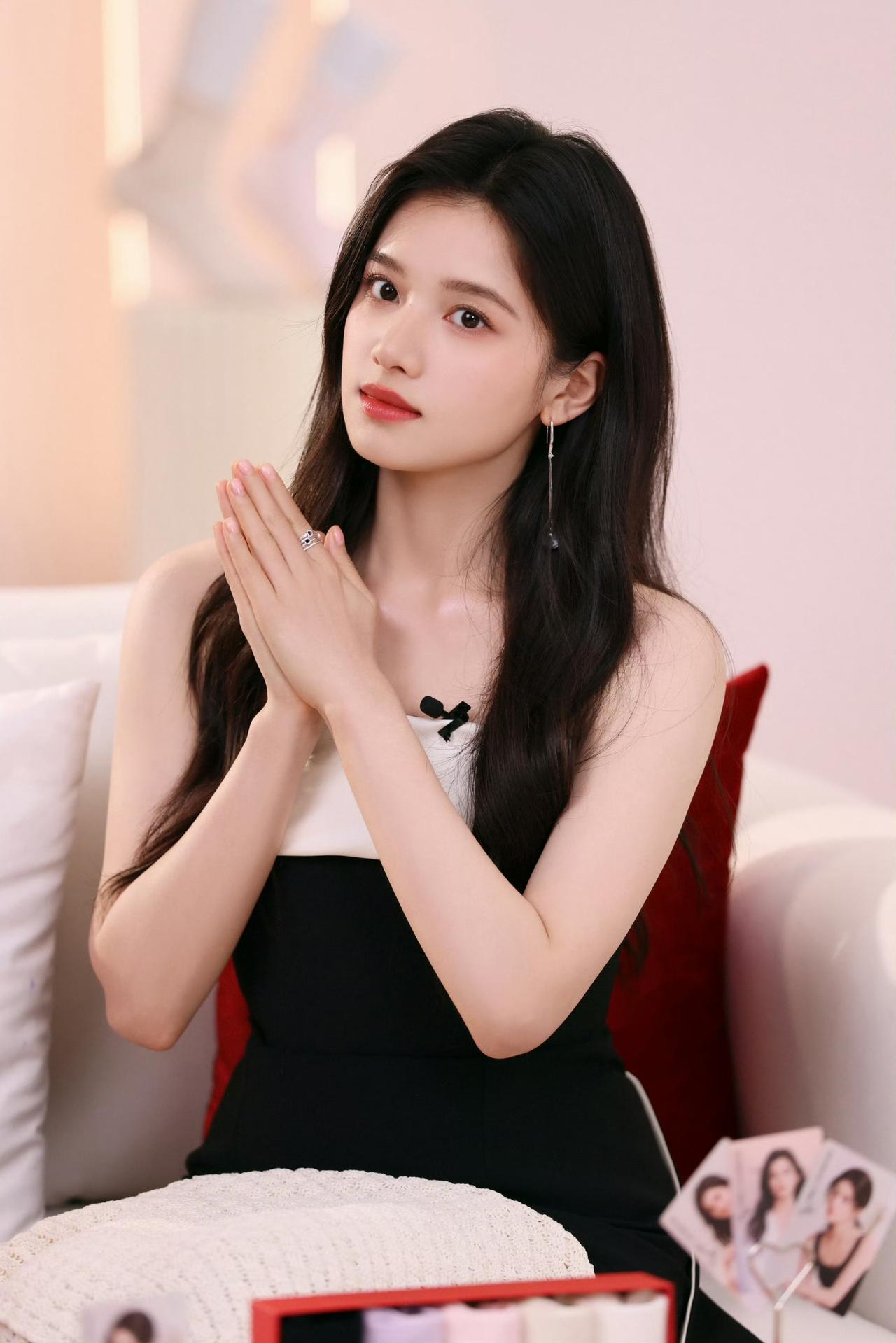 今天妆造满分💯张婧仪