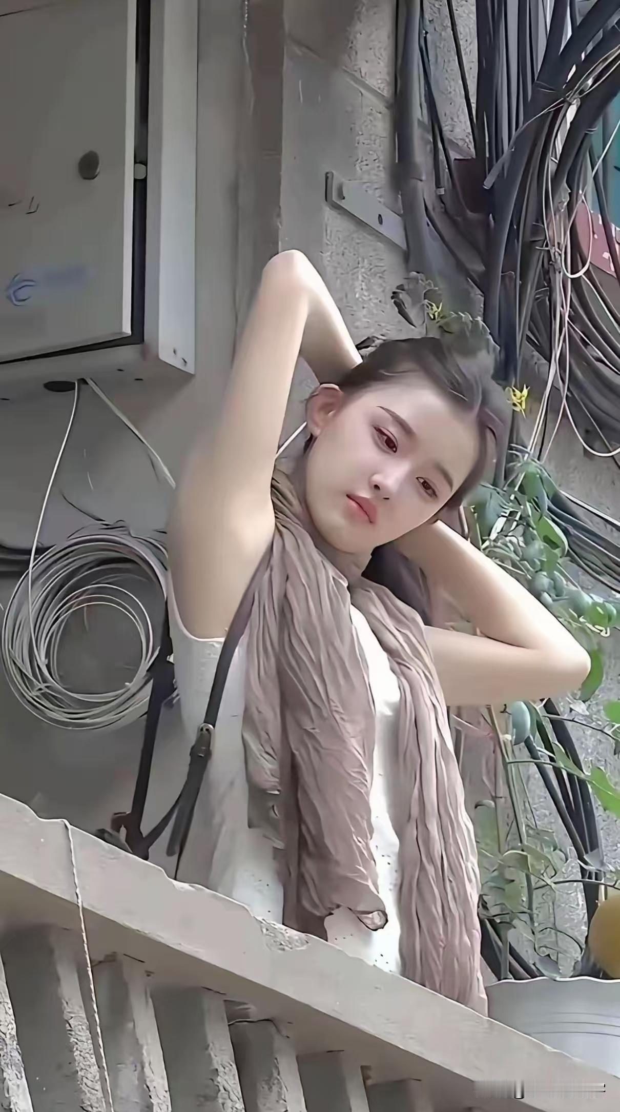 我就想问一句：照片里这位姑娘，漂亮不漂亮？她不是那种咄咄逼人的惊艳，是越看