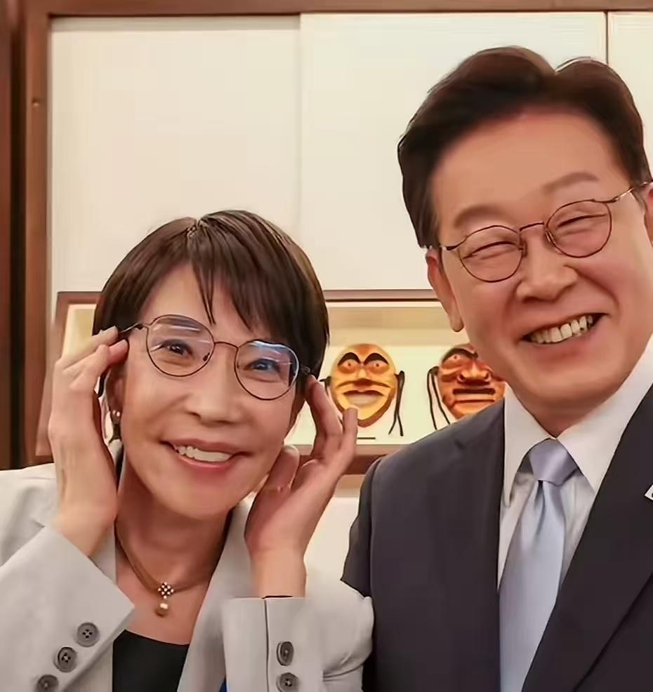 送面具、邀泡温泉，日韩这波外交互动，藏着多少戏？5月19日，日本首相高市早苗
