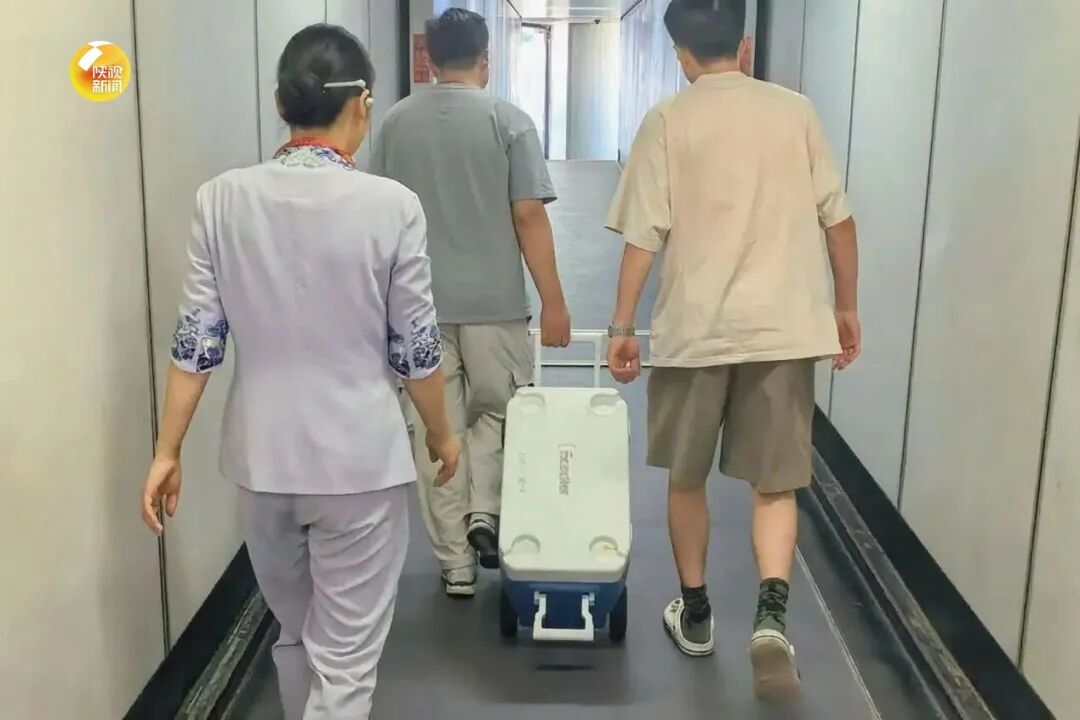 9H8334航班，提前抵达西安！紧急运输→来源：陕视新闻8月27日，为保障生命接力，新海航长安航空紧