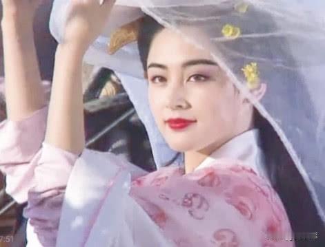 四大美女，其中一个居然是虚构人物，历史上没有貂蝉这个人。因为正史无载：貂蝉仅仅