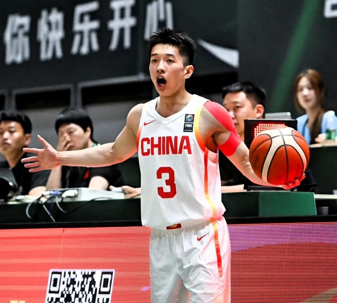 广东宏远后卫杨溢国青四场比赛18次失误，全队60次，将近1/3，这让我异常想念同