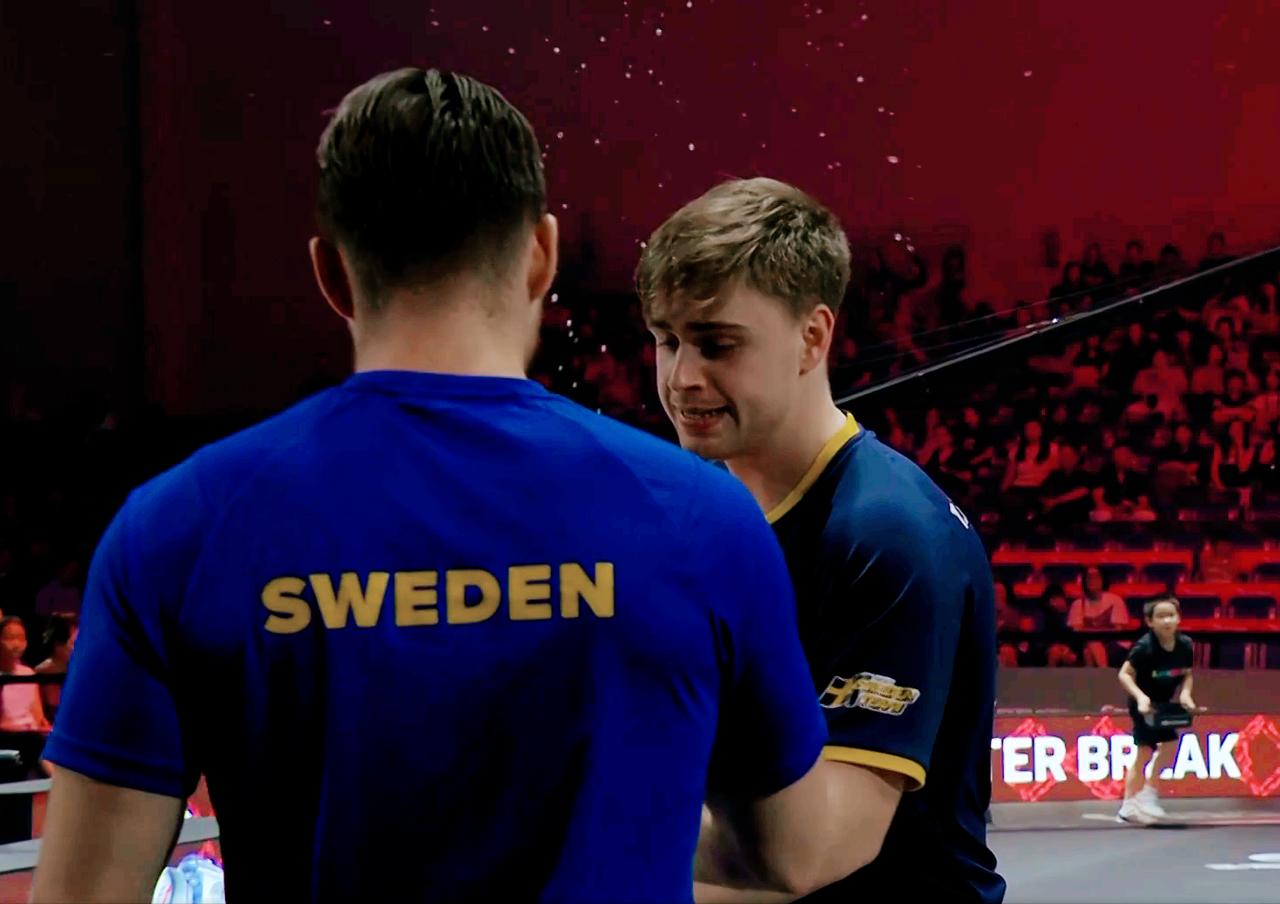 我去！莫雷加德情绪崩溃了！第一局泊雷特把莫雷加德打懵了。泊雷特开局5:2