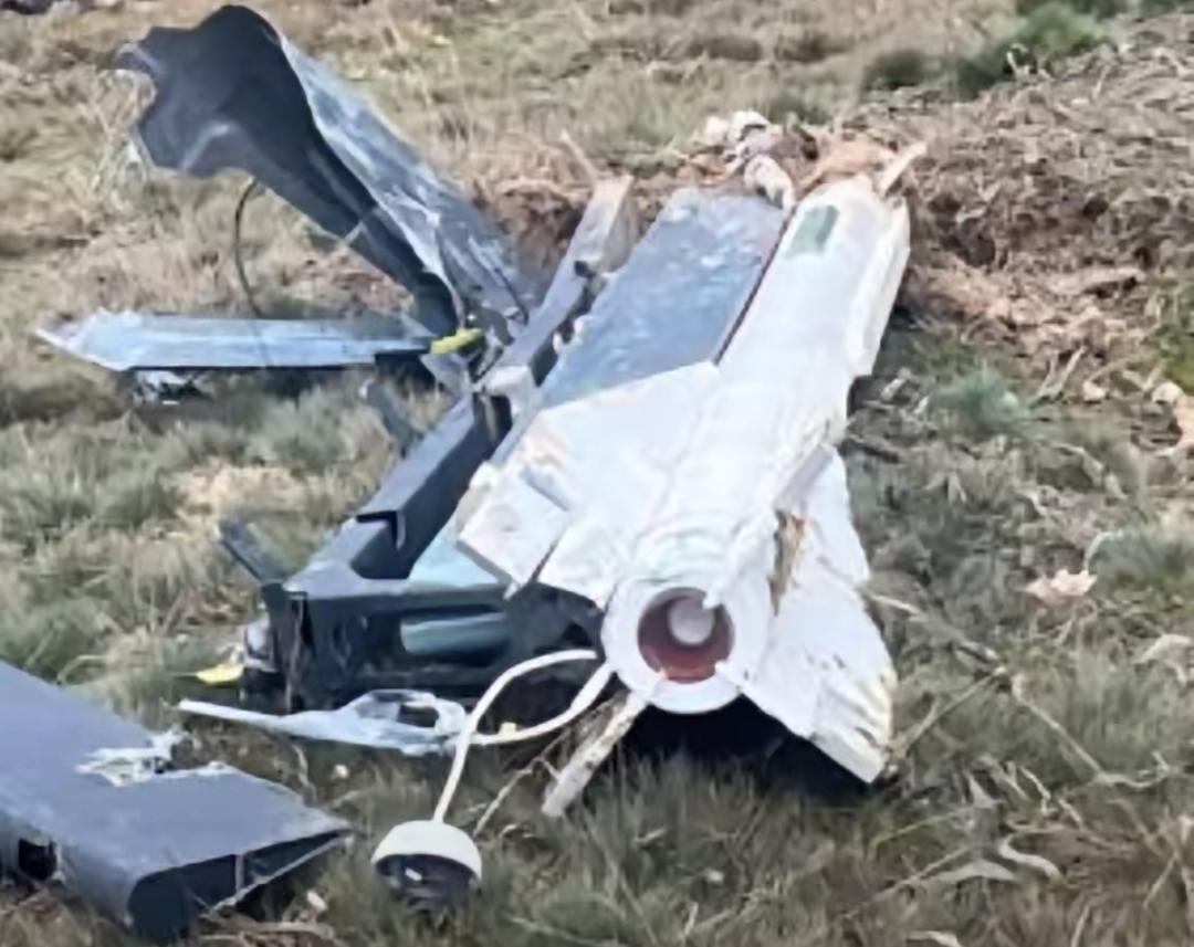 乌克兰频道称，他们首次在击落的俄军Geran系列巡飞弹残骸上发现了一枚搭载的R-