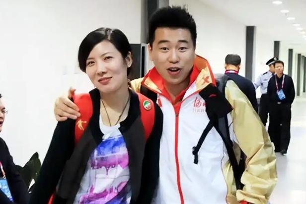 2008年，北京奥运会结束之后，26岁的师姐杜丽找到刚满22岁的小师弟庞伟讲，你