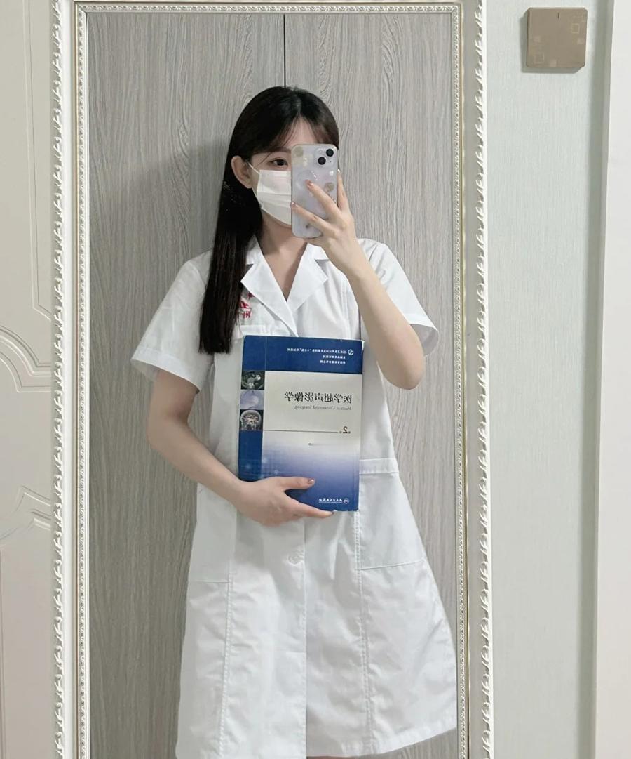 说出来你可能不信，我表妹是中南大学湘雅医学院的本科生，今年毕业没找到合适工作，现
