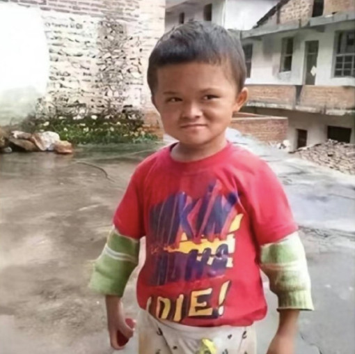 大家应该还记得这张照片吧？当时正是因为长得像马云，在网络上火热了好一阵～如今10