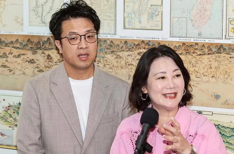 陪同沈伯洋窜日的吴思瑶9月12日在东京一场活动中声称，“沈伯洋与蒋万安民调差距已