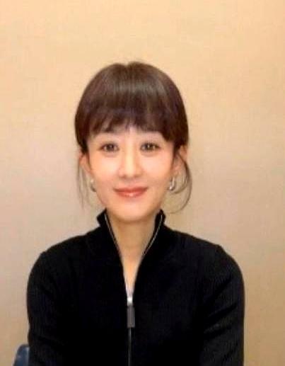 28000热度刷新年代剧史昨晚央视八套收尾，弹幕刷爆一句话：赵丽颖把龙港写