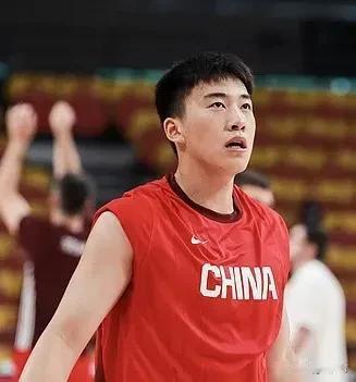 看了王俊杰今晚的表现，媒体人勇方方不禁感慨，希望王俊杰能够鼓励国内球员多出去走走