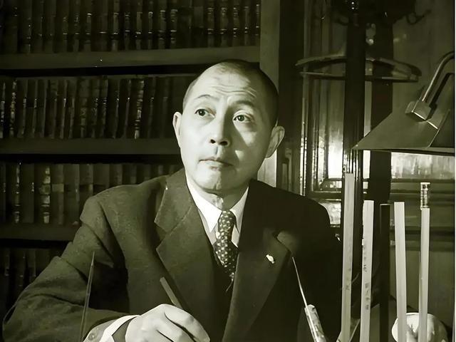 1938年，钱大钧怒气冲冲地走进军统湖北站，当着众多特务的面开枪击毙了站长杨若琛