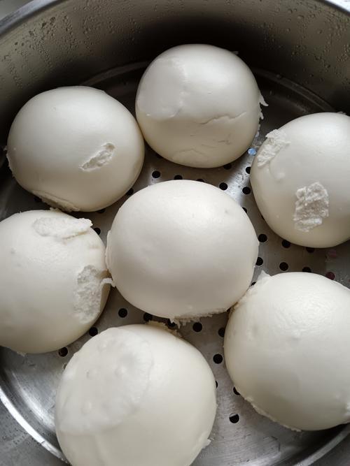 经常吃大米饭，也常想换换口味，包饺子、下面条，时不时从外边买点包子、馒头，但也担