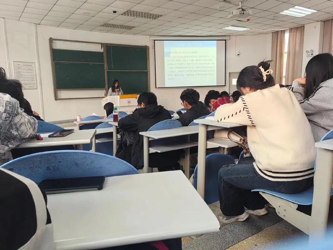 大学没课的时候可以玩吗？大学，50%的时间都没有课。就如果你要拿这些时间拿着在宿