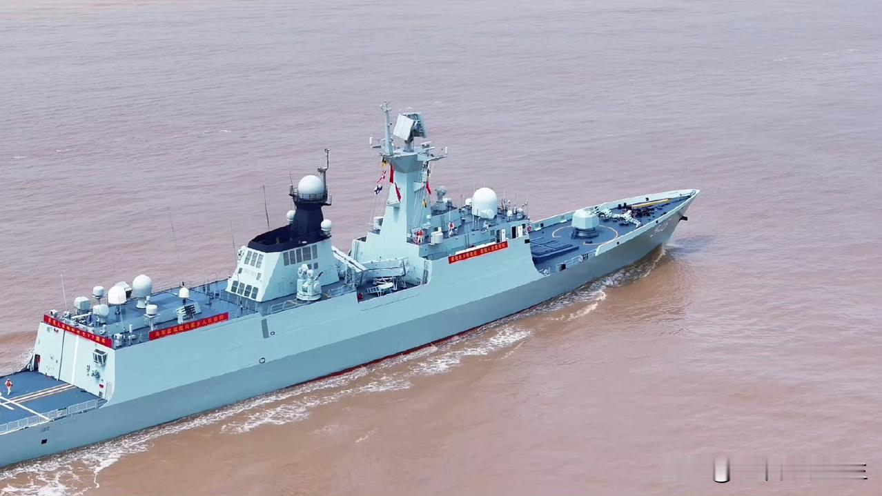 哈哈哈，得亏我眼尖！[大笑][大笑][大笑]今天露面的054A盐城舰，我居然在它