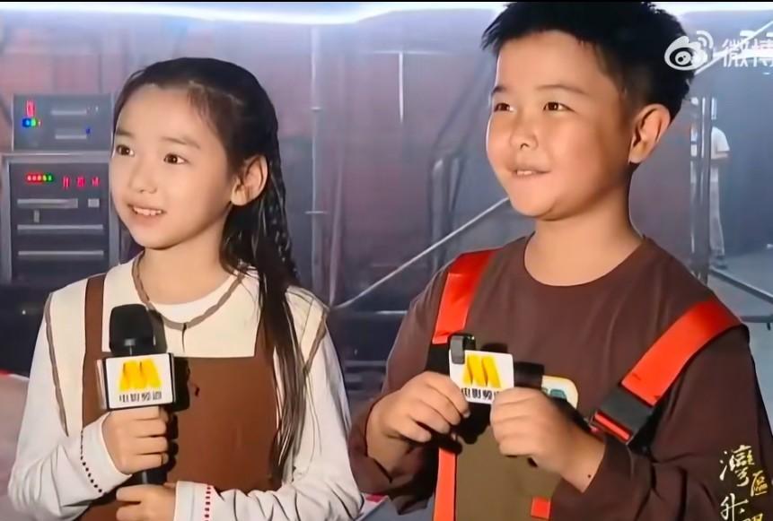 漂亮在才华面前不值一提看了小酒窝和朵朵的采访小酒窝小孩气息十足，表现的很好，