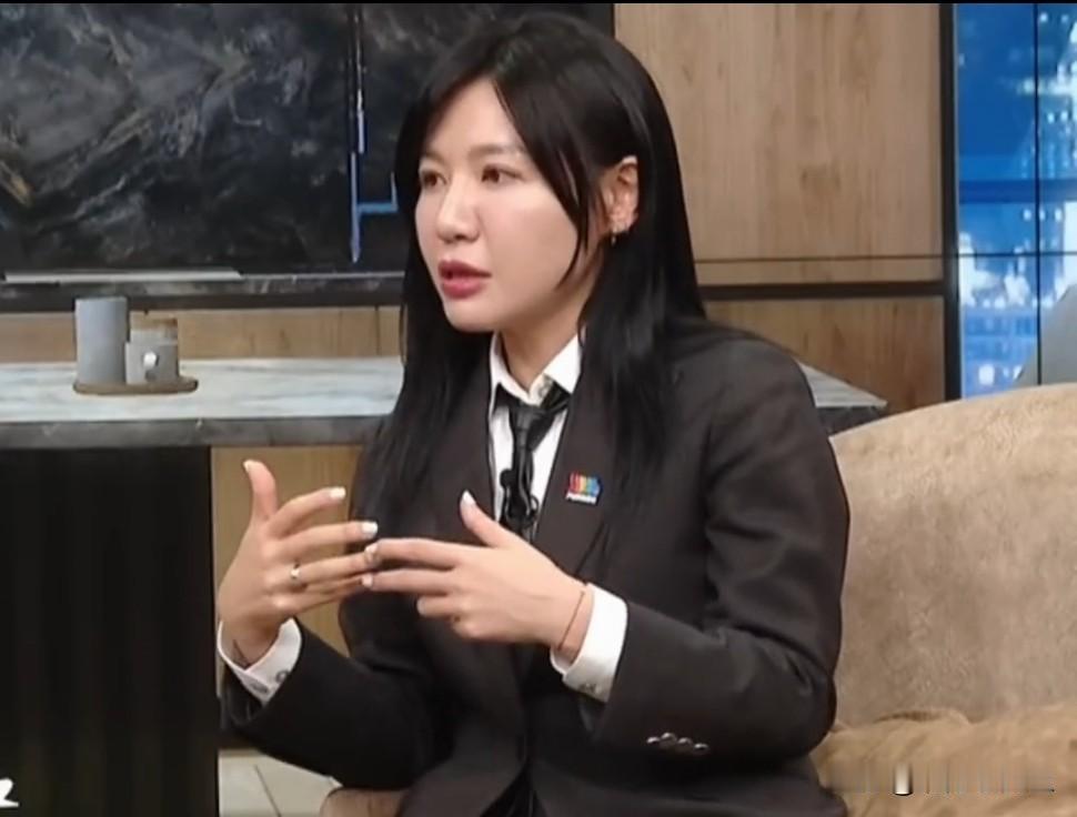 民进党立委吴沛忆表示，黄国昌当时和民进党合作搞运动的时候，有一次有一个联席会议，