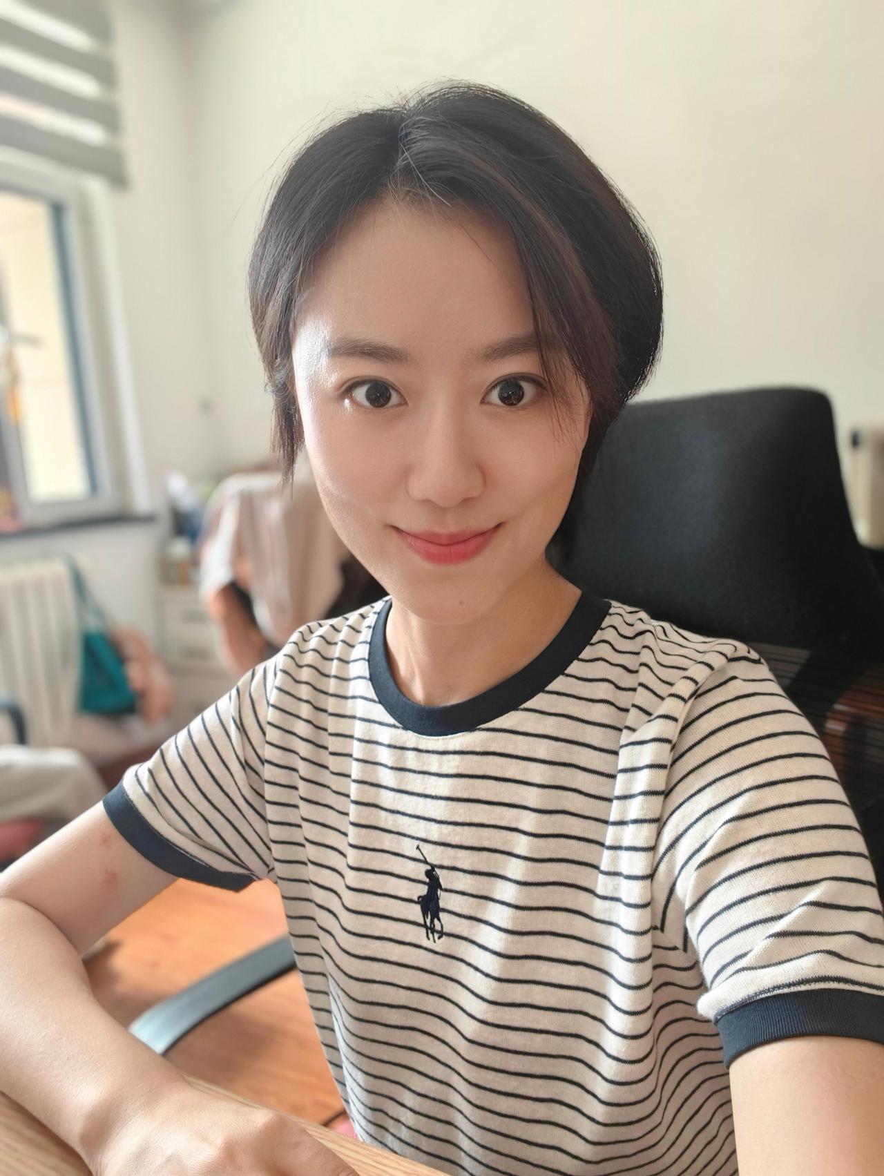 生活不光有黑丝皮裤，花枝招展，也有可能是阳光向上，自然生长。