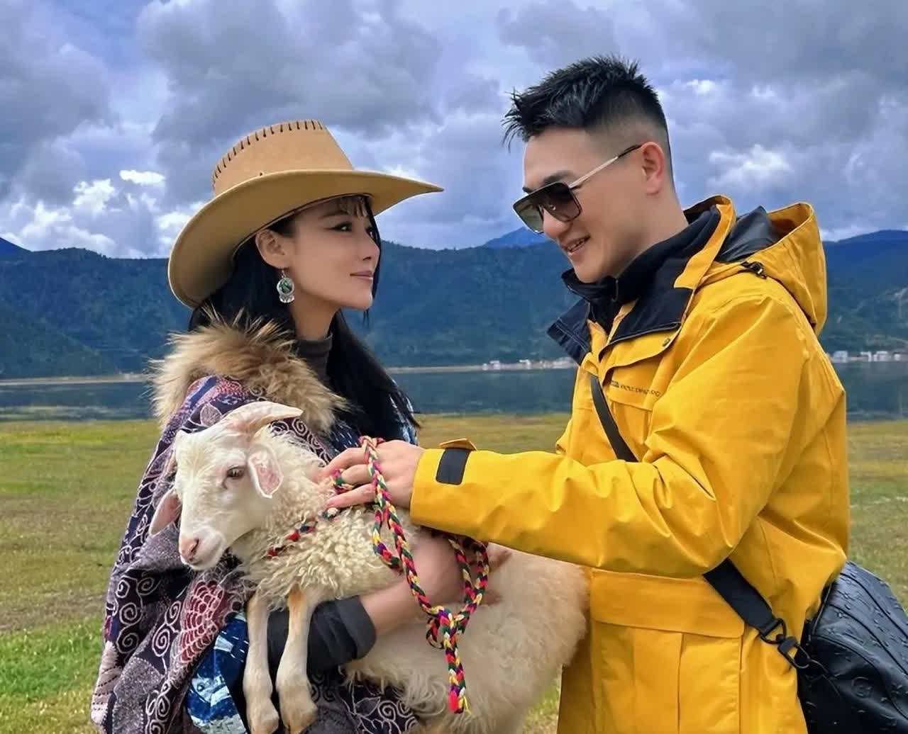 李晨这回丢人丢大了不是动画片认不出来也不是又被人撕名牌，而是张馨予都结婚
