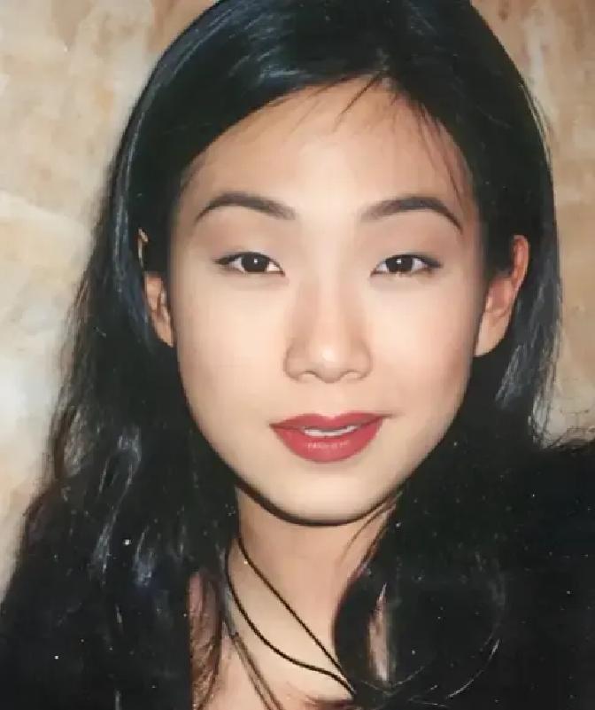 2003年，林忆莲向李宗盛提出离婚，李宗盛坦言：我年近半百，却要妻离子散，真的是嚎啕大哭，有天接到了