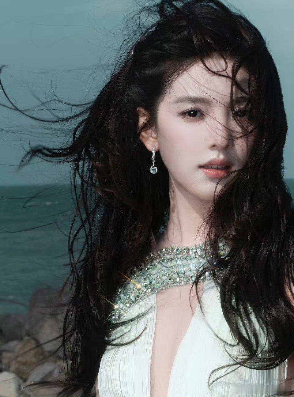 章若楠跨年舞台出图，薄荷绿女神发力了章若楠