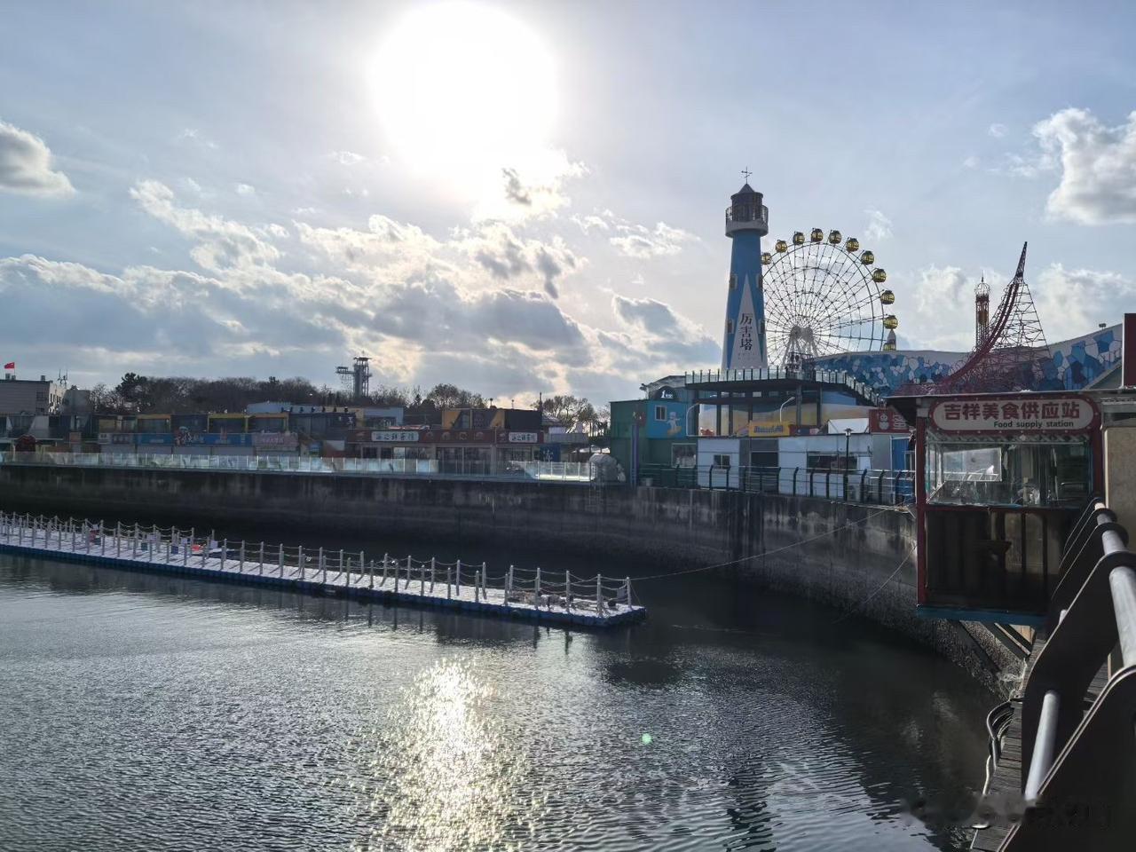 前几天领导找我谈话的那个下午，阳光明明挺好，我却觉得后背一阵阵发凉。三年来，