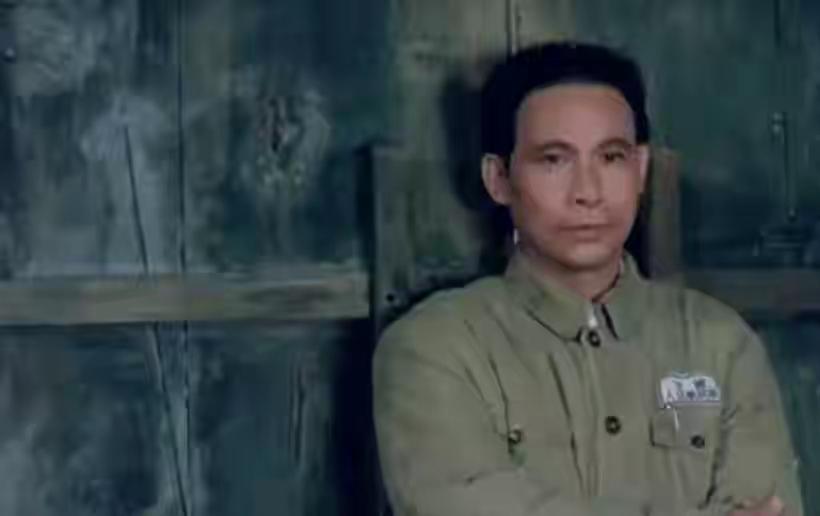 会不会打仗，对比一下就清楚了。叶挺项英带着一万人想北移渡江就遇到了皖南事变。粟裕