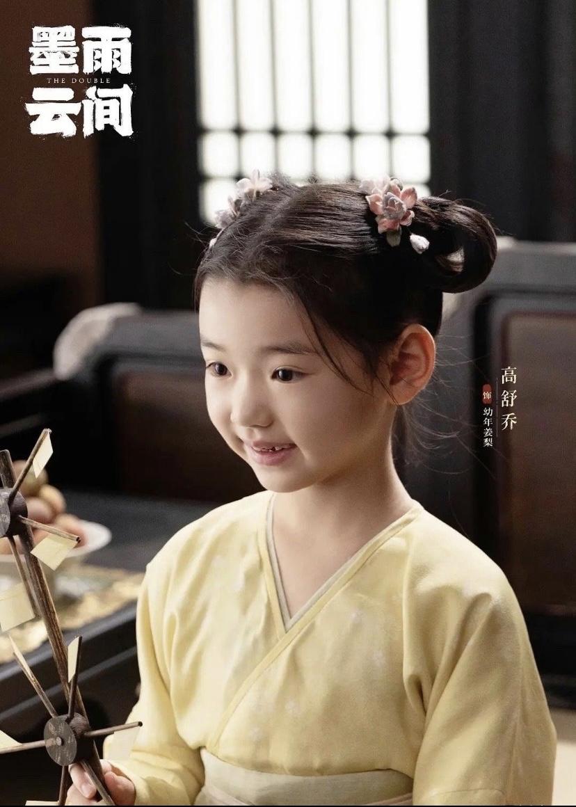 我才发现，墨雨云间里饰演姜梨幼年的是小酒窝😯