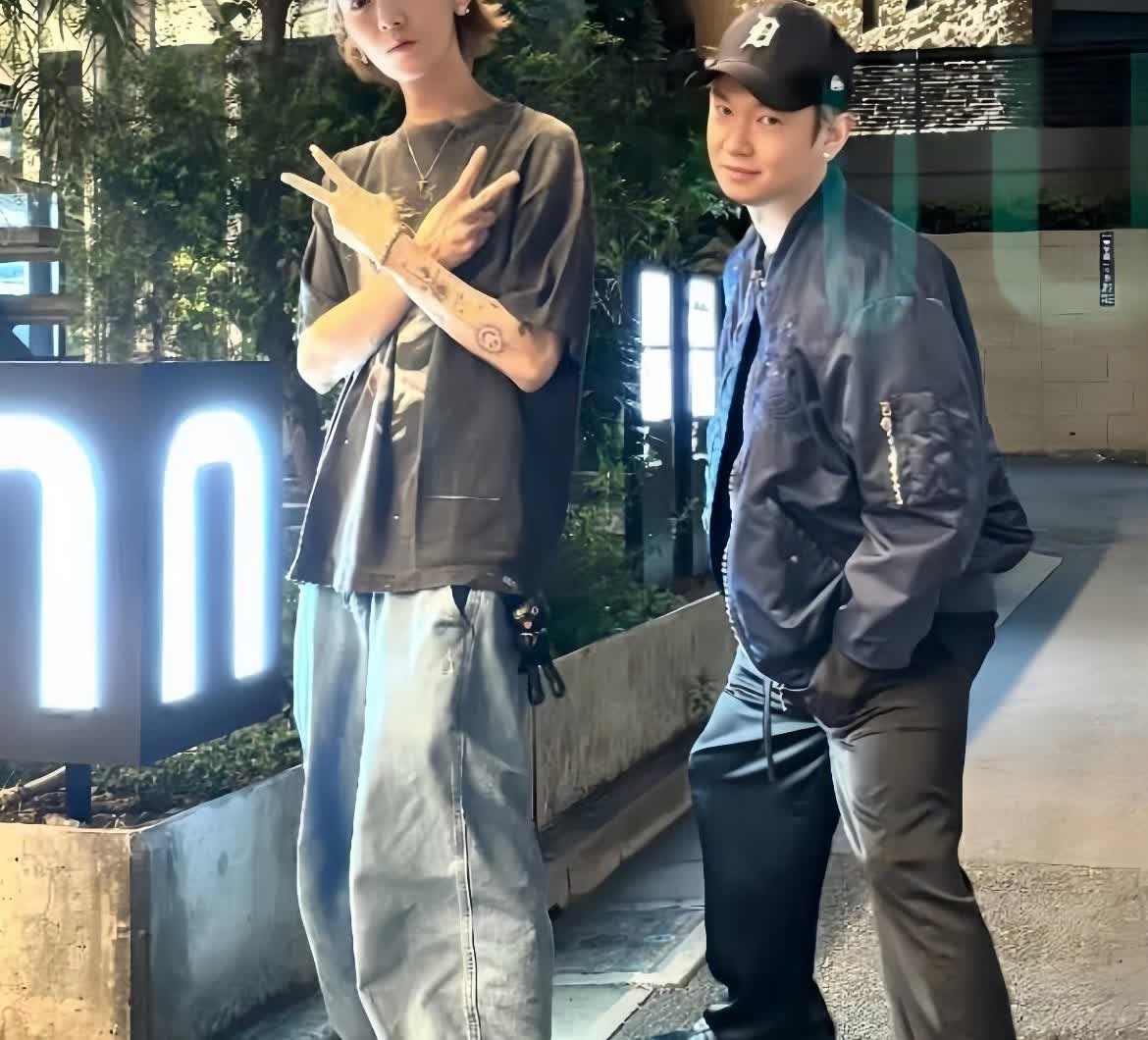 我的天，鹿晗真的是又高又瘦啊！关晓彤实际身高173，鹿晗和她站一起几乎一