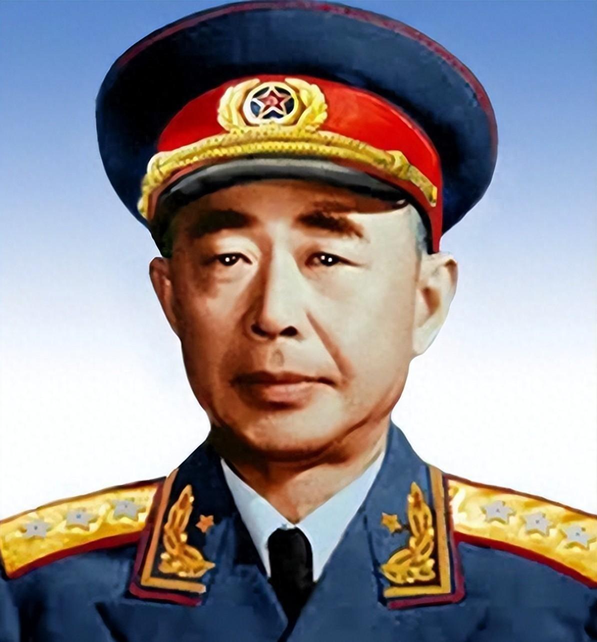1952年兵团司令被降为军长，1955年军衔拟定少将，毛主席亲自批示调整为上将，