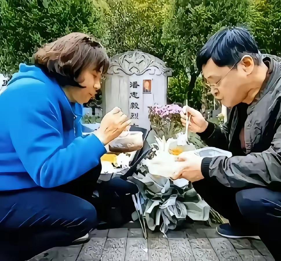 “儿子，吃饭了”——烈士潘志毅父母17载墓前团圆，用爱跨越生死