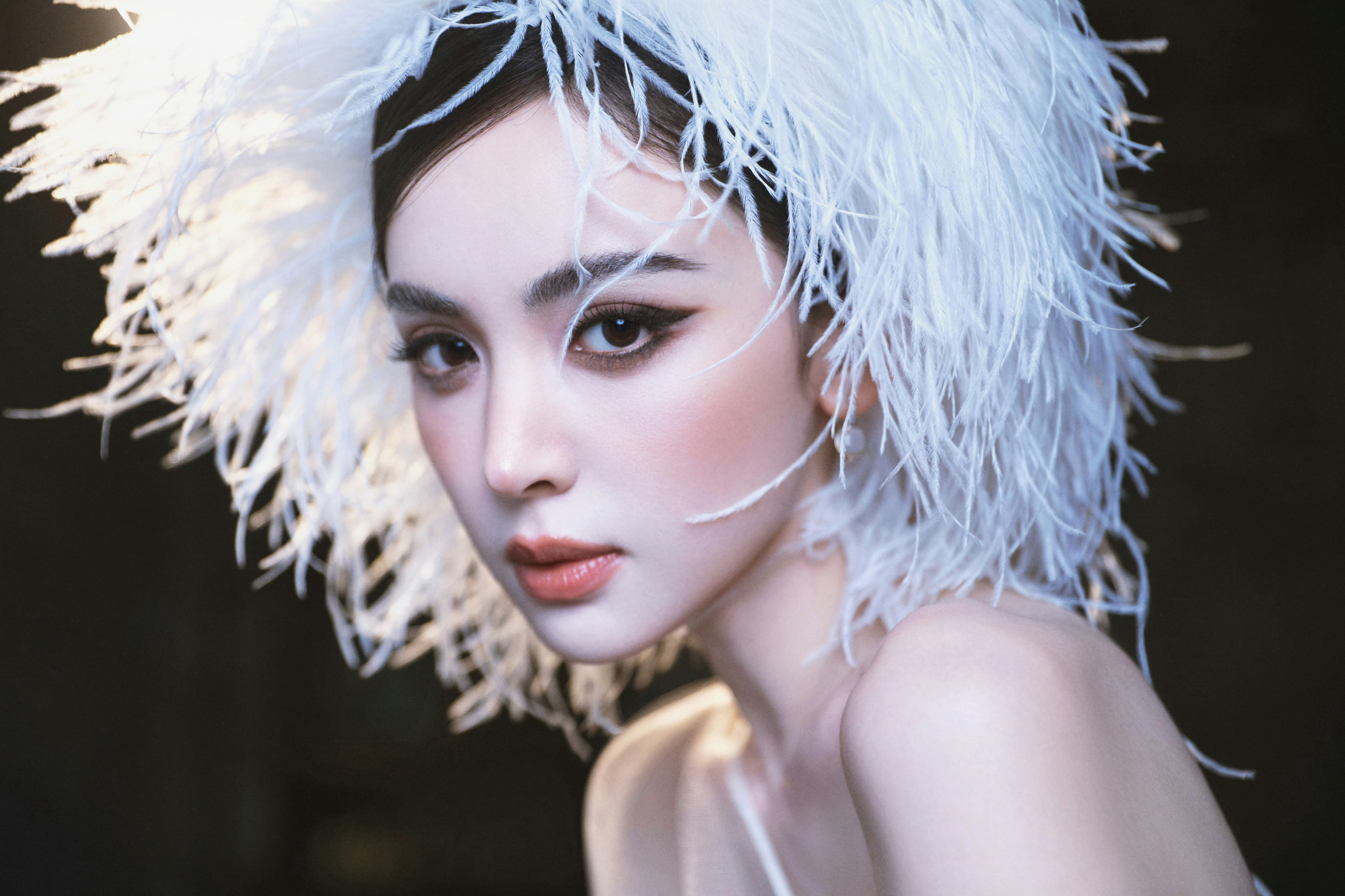 OMG，太美啦！娜扎今日出席BAZAARGALA活动的造型，一袭Alexis