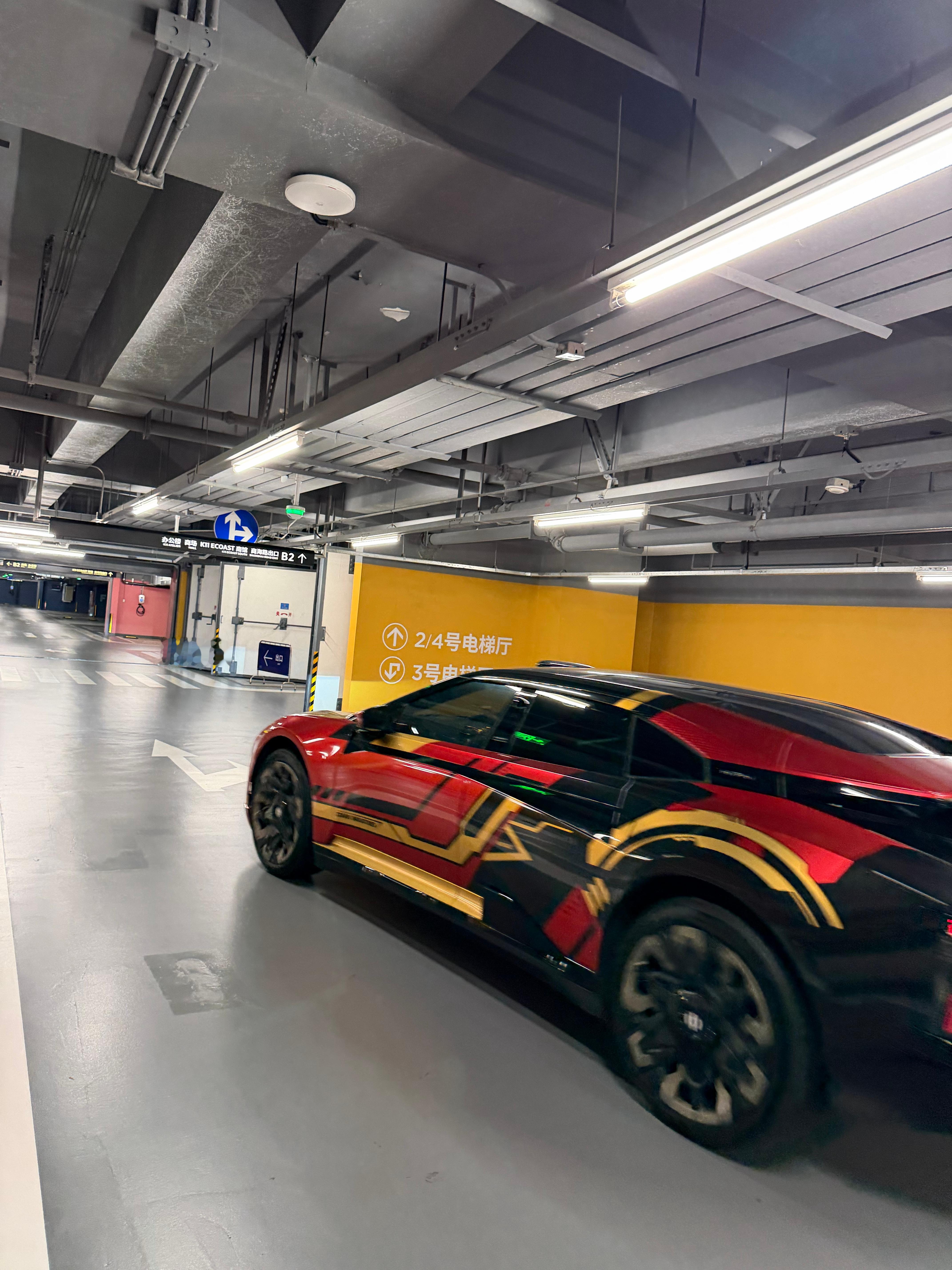 没想到除了杰灵，也有人弄这个涂装，仪态高合深圳·K11ECOAST