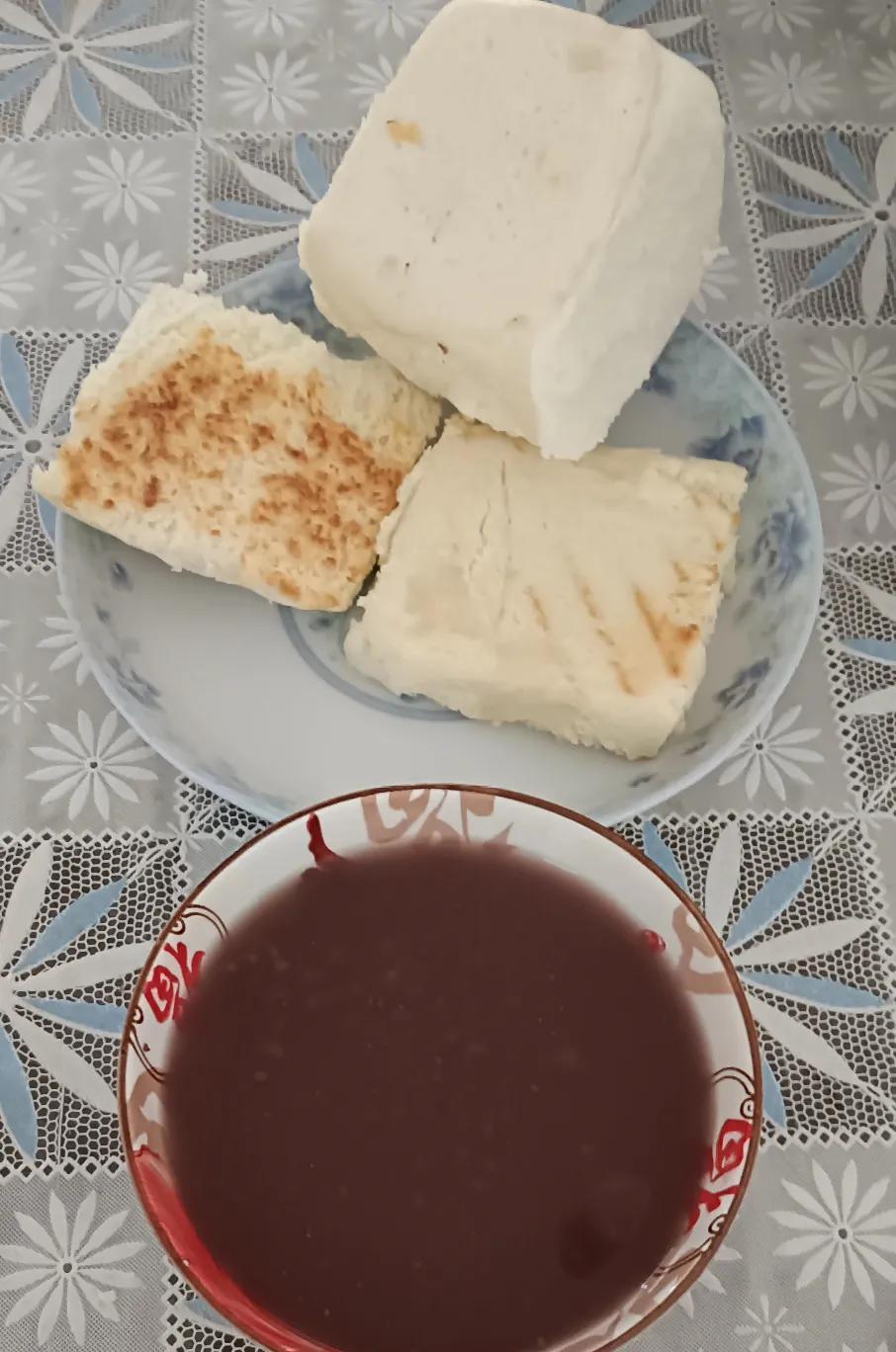 我怕冷，但我也不喜欢夏天，特别不喜欢夏天关着窗户，开着空调睡席子。春秋冬三个季
