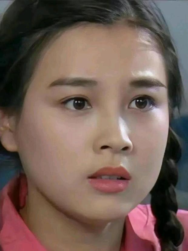 家人们，谁的童年DNA狠狠动了！还记得这位惊艳了90年代荧屏的女演员吗？