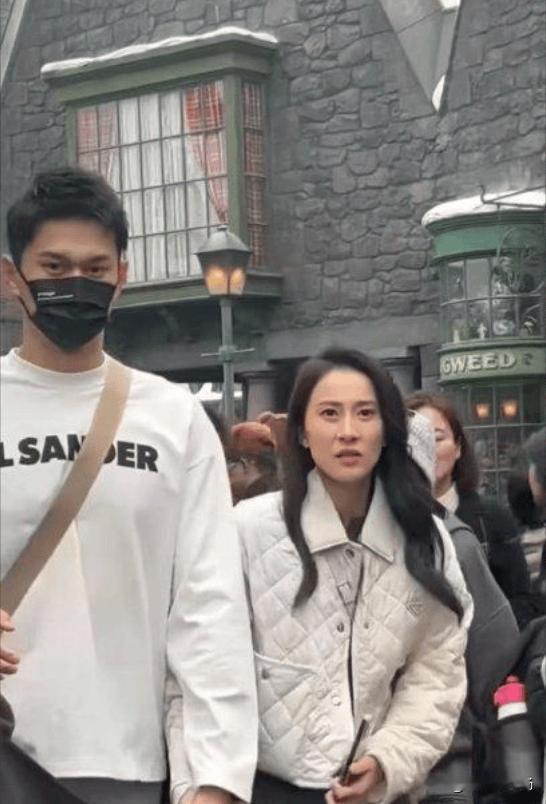 孙杨在生活里很黏人，他希望张豆豆多关注自己，多陪伴自己。他很在意面子，也很在意别
