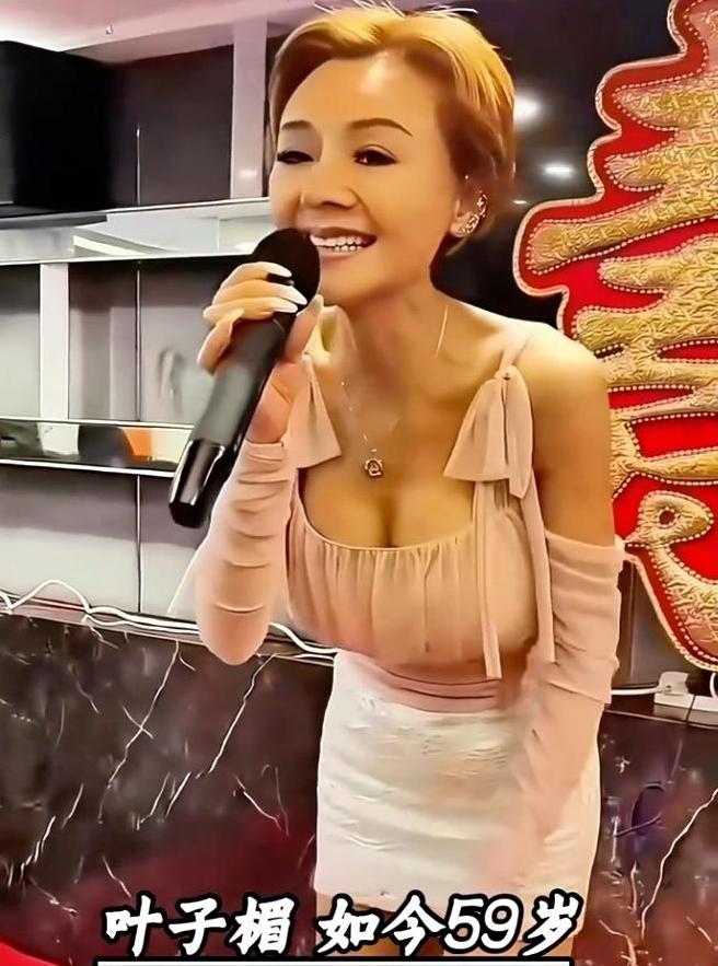 惊艳了一个时代的女星们，现在都渐渐老去！岁月的痕迹都刻在脸上了！明星气质出众女