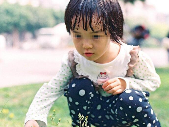 小孩子打架大人该不该管? 这样教孩子, 娃以后在哪都能吃得开!
