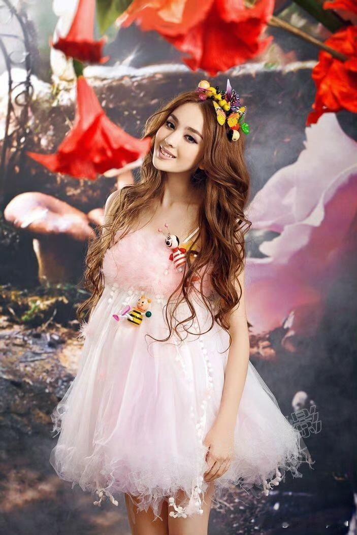 哇，刷到16岁的娜扎真的不止感动还有对她美貌的服气啊！！16岁本该是无忧无虑的