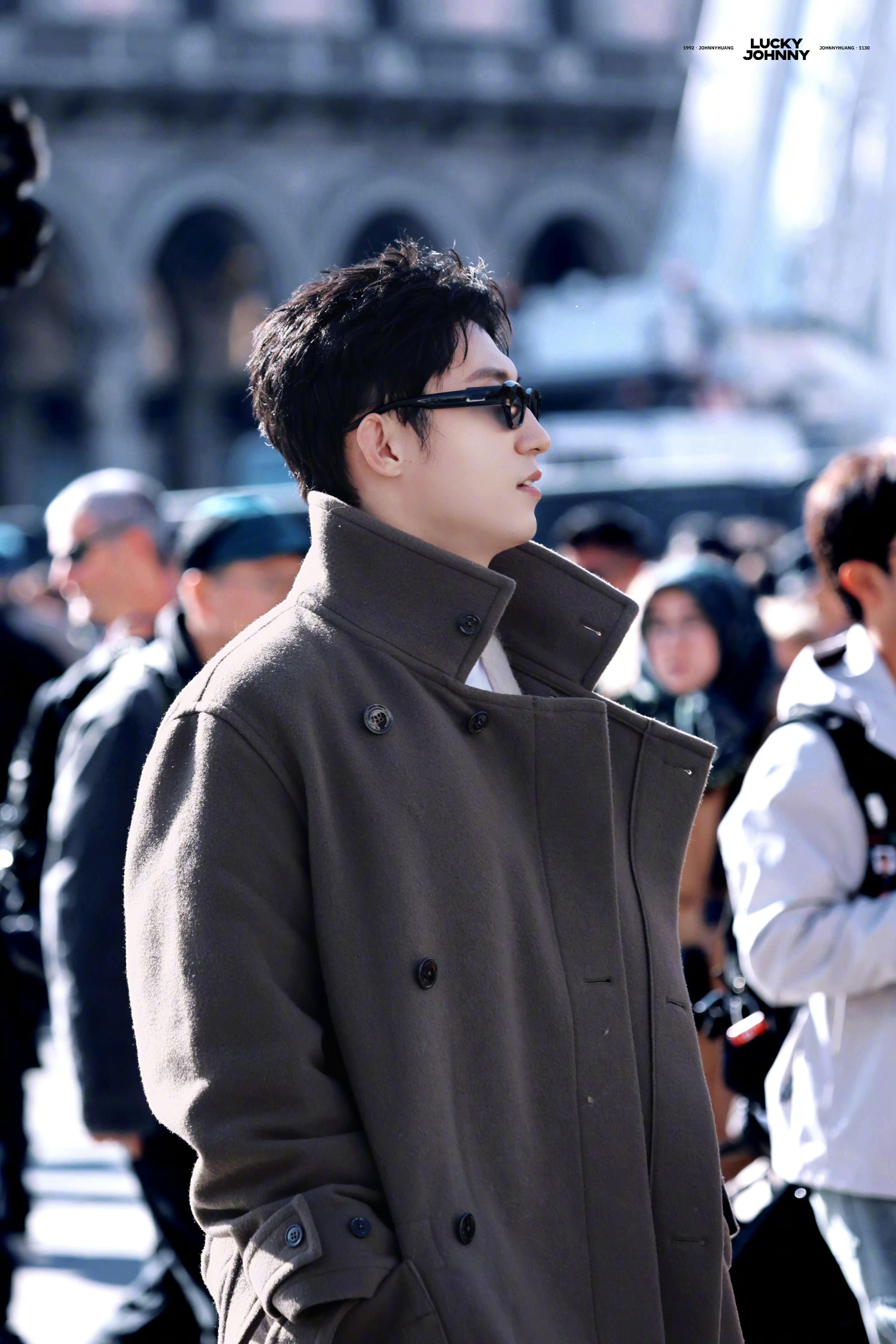 米兰的黄景瑜我狠狠笑纳了ber黄景瑜你是去录综艺还是去走秀了啊?怎么这两天每套