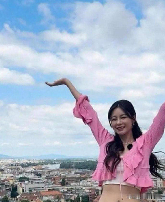 沈梦辰肚脐那儿啥情况呀，头回见明星有这玩意儿