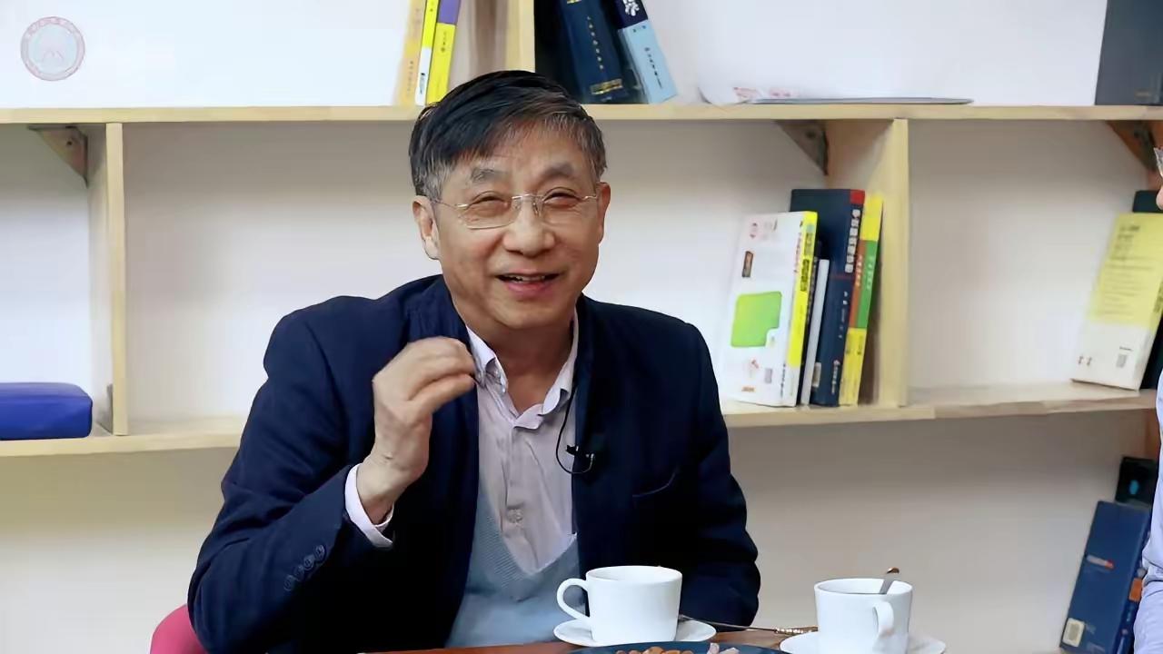 “年轻人赶快生娃儿，生的越多越好”，因为这句话，纪小龙教授最近火了，不过这个火不