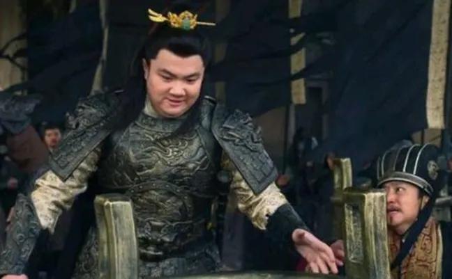 秦武王扛鼎失败，年仅23岁便去世，按秦国传统，王位应该由其亲弟弟公子壮继承，况且
