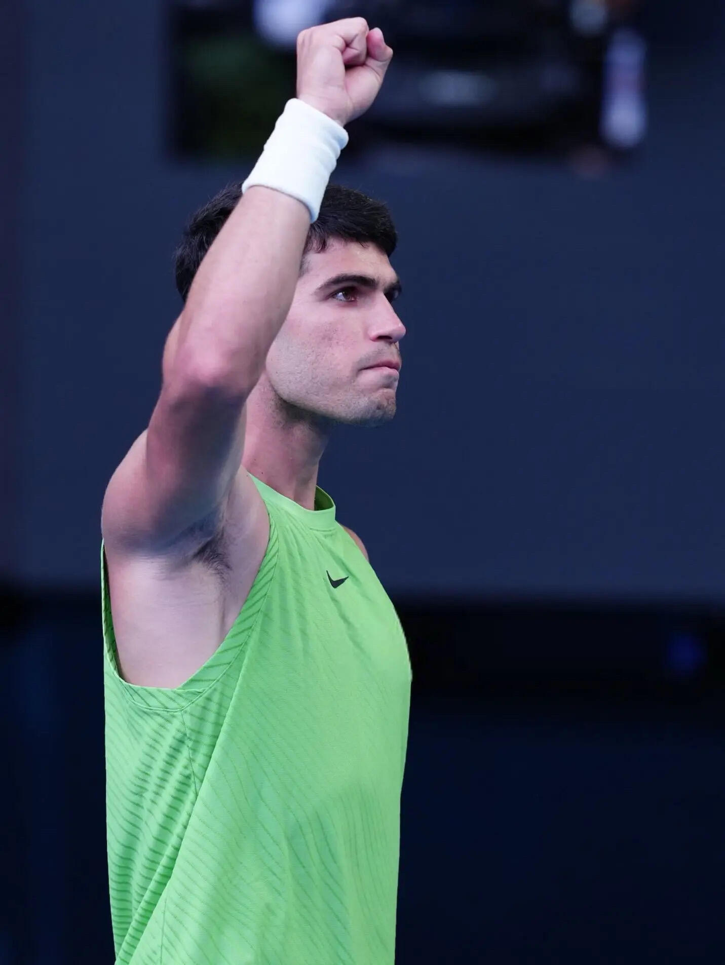 阿尔卡拉斯以[6-4、7-6、6-7、6-7、7-5]战胜兹维列夫！至此，阿卡已