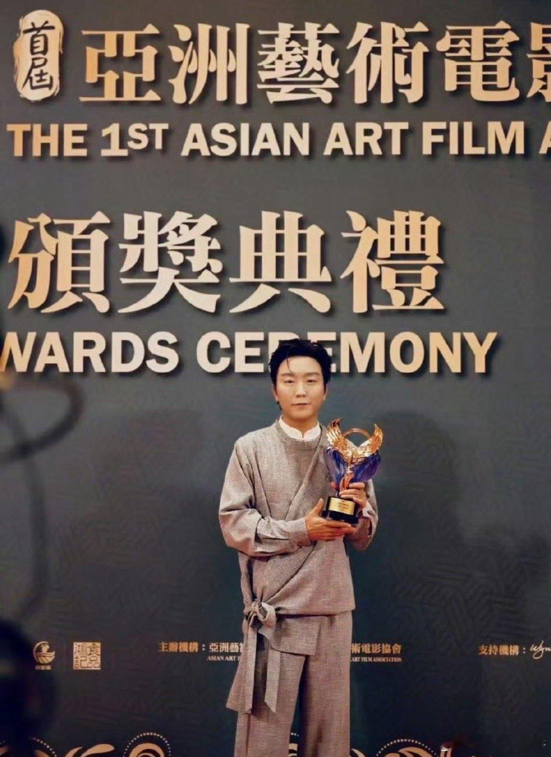 李玉刚你们是我心中的光恭喜李玉刚老师斩获最佳导演奖！！！我的天呐！李玉刚老师简